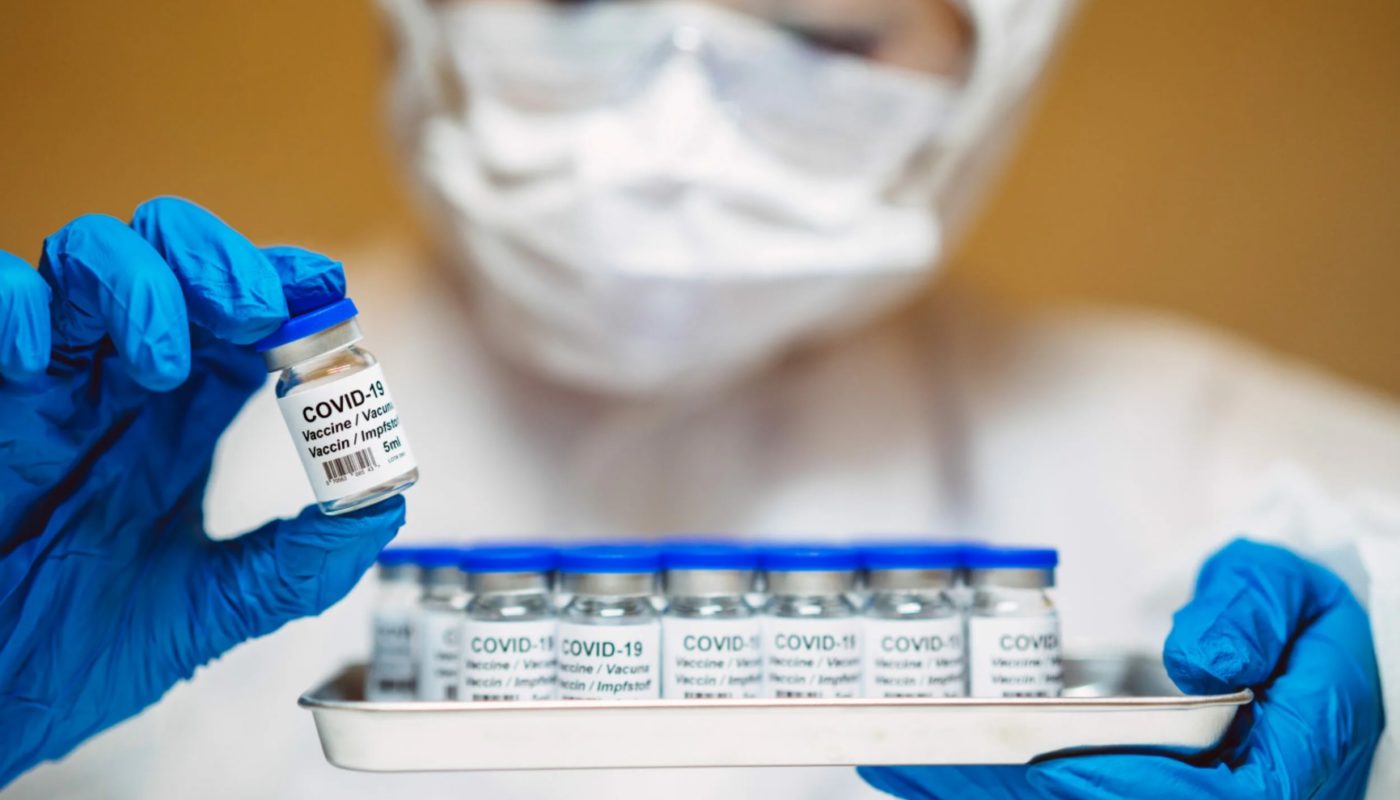 Какой вакциной прививают от коронавируса в Москве в поликлинике?