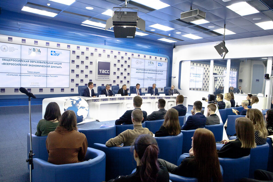 Пресс-конференция, посвященная Всероссийскому экономическому диктанту, прошла при участии членов ВЭО и Фонда Юрия Лужкова
